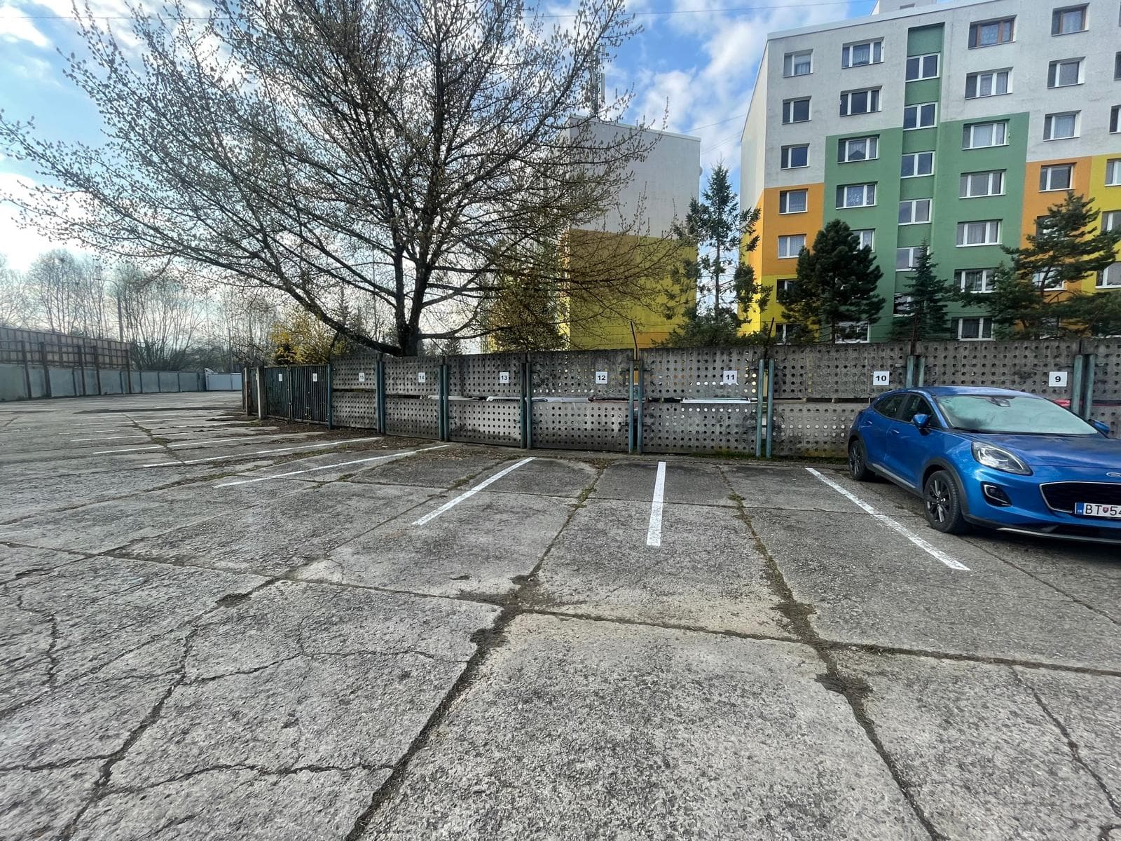 Parkovisko Žilina-Solinky - fotka 1